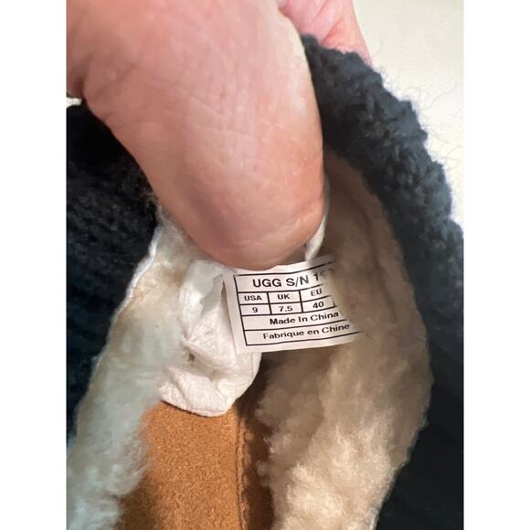 Ugg size 9 womens black clogs - Picture 4 of 4